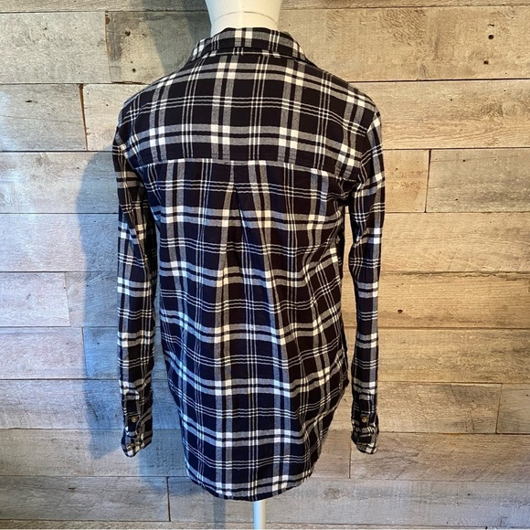 American Eagle  women’s plaid boyfriend fit button up shirt in‎ size x-small - Picture 3 of 6